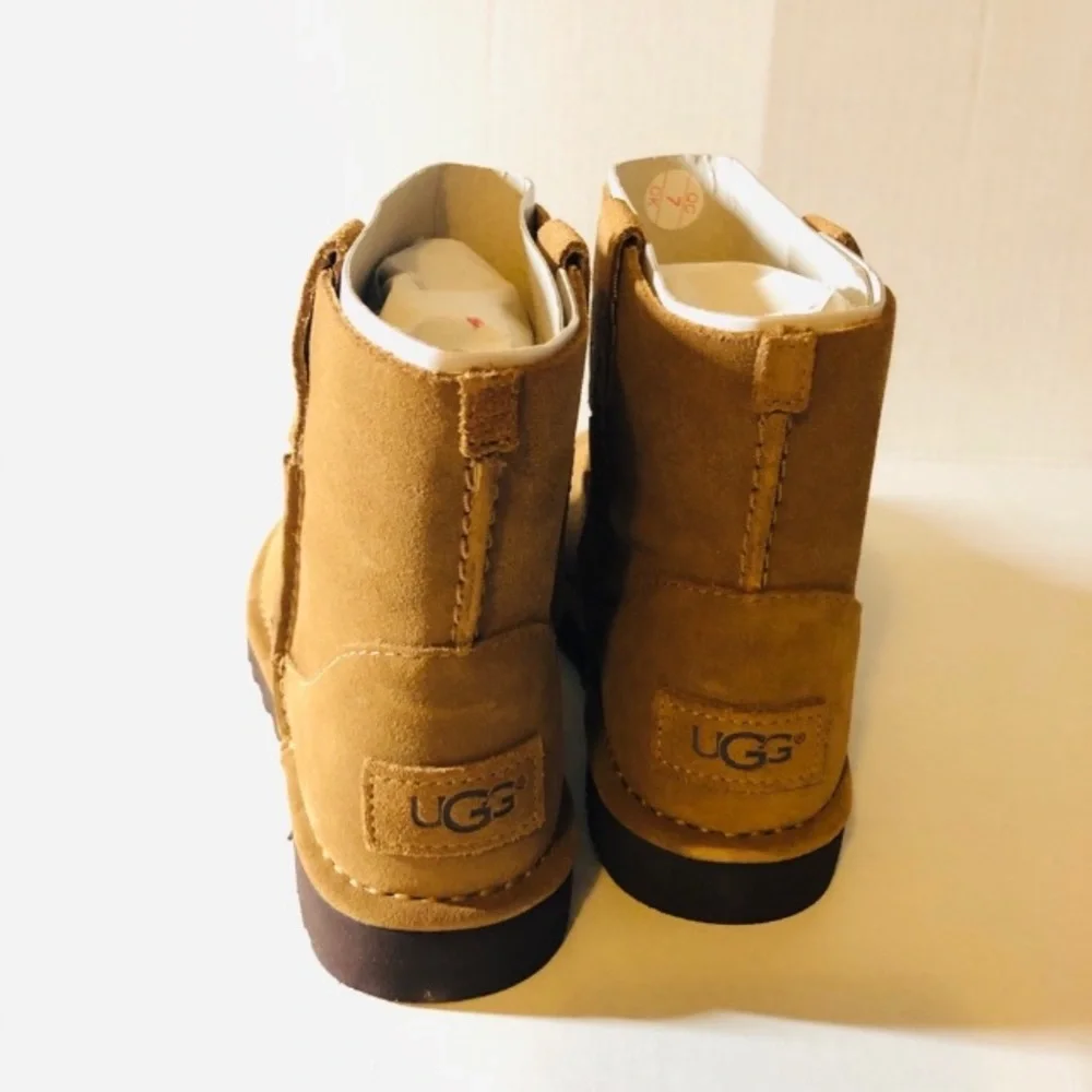 NWT UGG CLASSIC UNLINED SEUDE BOOTS SIZE 5